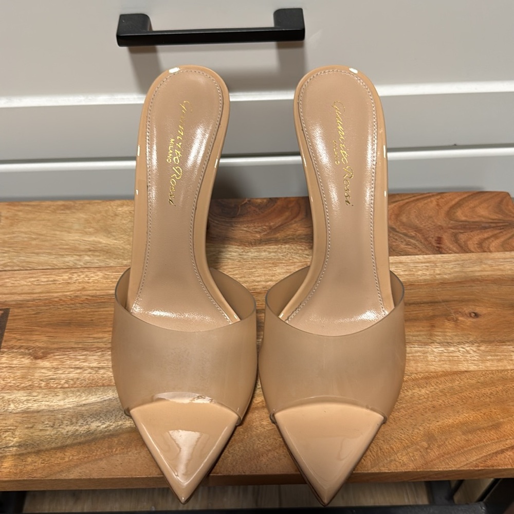 Gianvito Rossi nude
Elle 105mm transparent-strap mules sz 7 - Picture 5 of 9